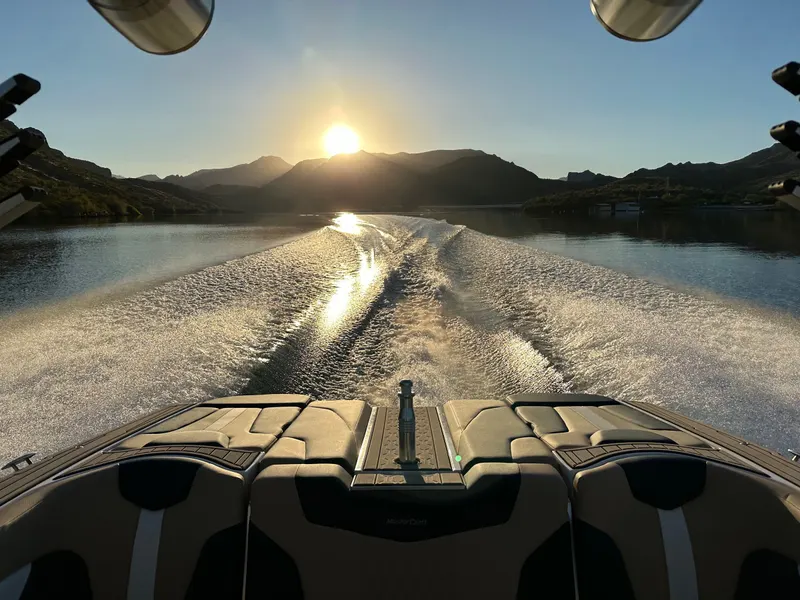 2022 MasterCraft XT22 — photo 3