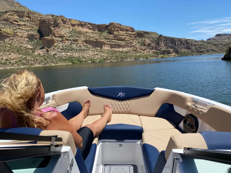 2022 MasterCraft XT22 — photo 6