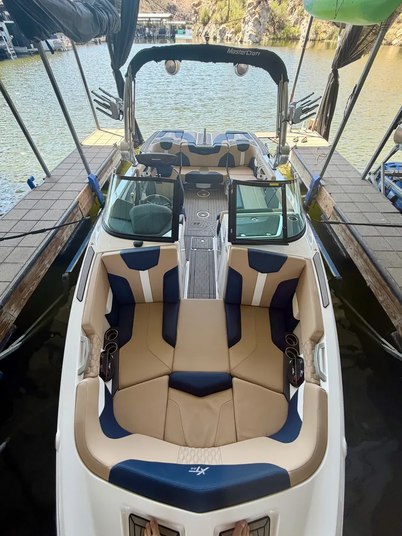 2022 MasterCraft XT22 — photo 21