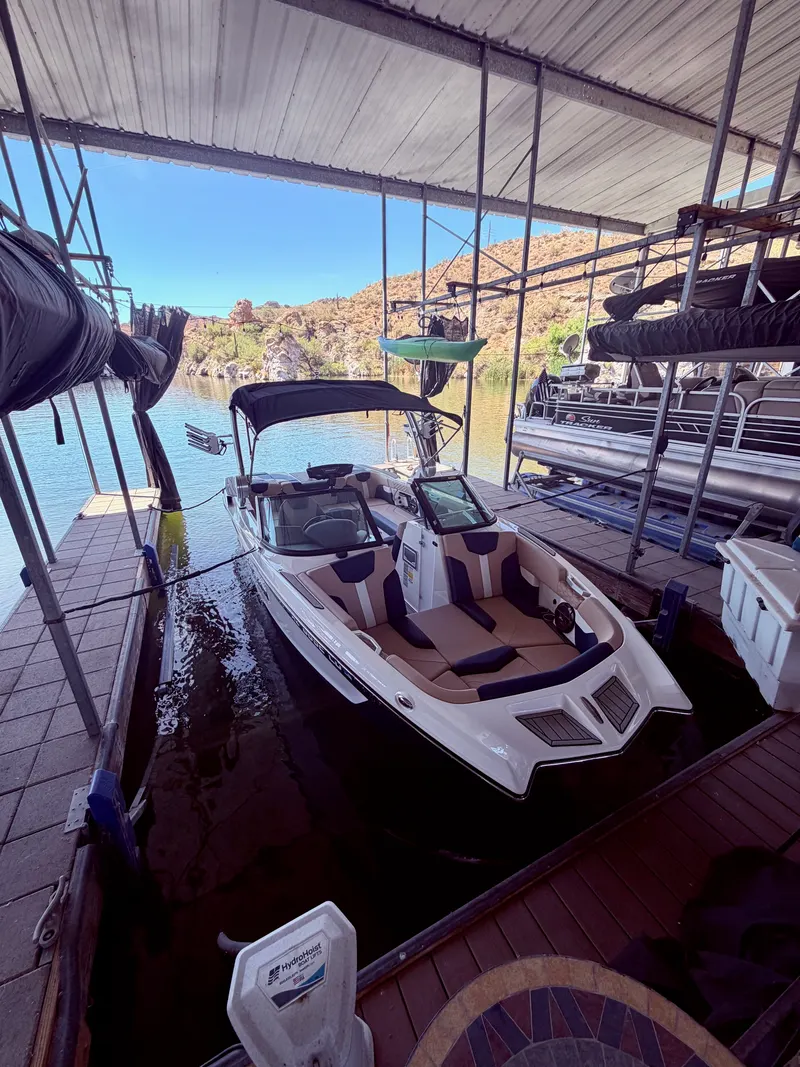 2022 MasterCraft XT22 — photo 13