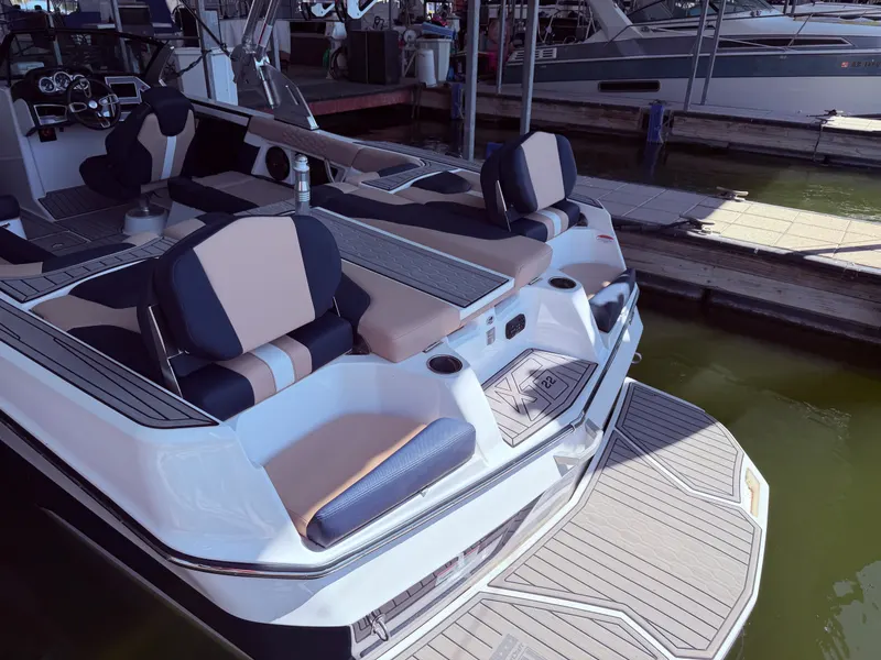 2022 MasterCraft XT22 — photo 20