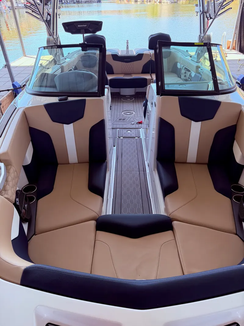 2022 MasterCraft XT22 — photo 30