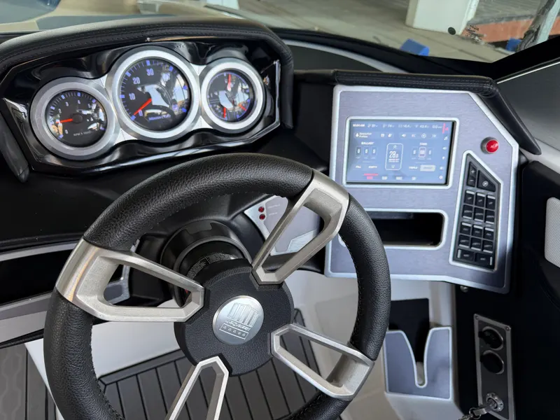 2022 MasterCraft XT22 — photo 27