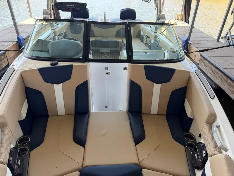 2022 MasterCraft XT22 — photo 25
