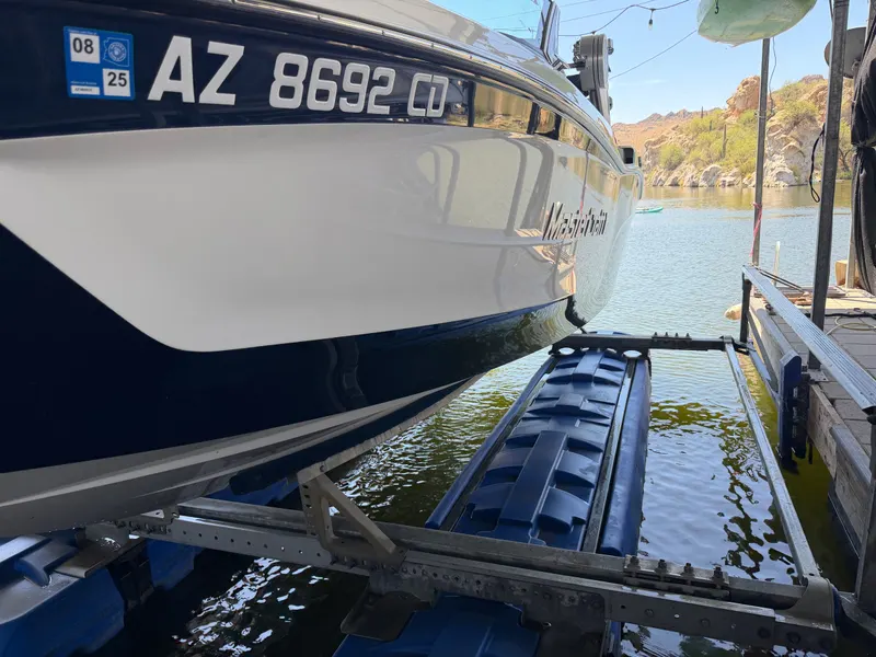 2022 MasterCraft XT22 — photo 16