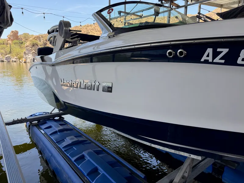 2022 MasterCraft XT22 — photo 15