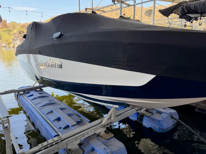 2022 MasterCraft XT22 — photo 36