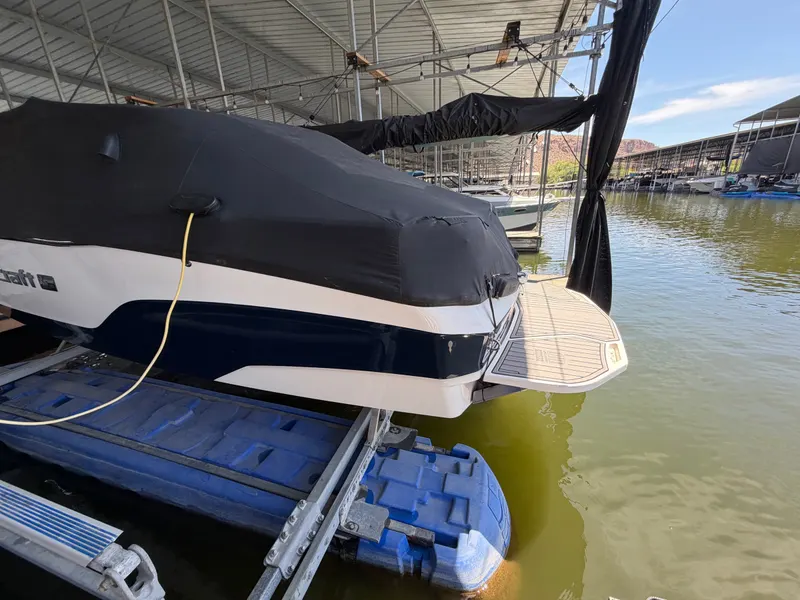 2022 MasterCraft XT22 — photo 35