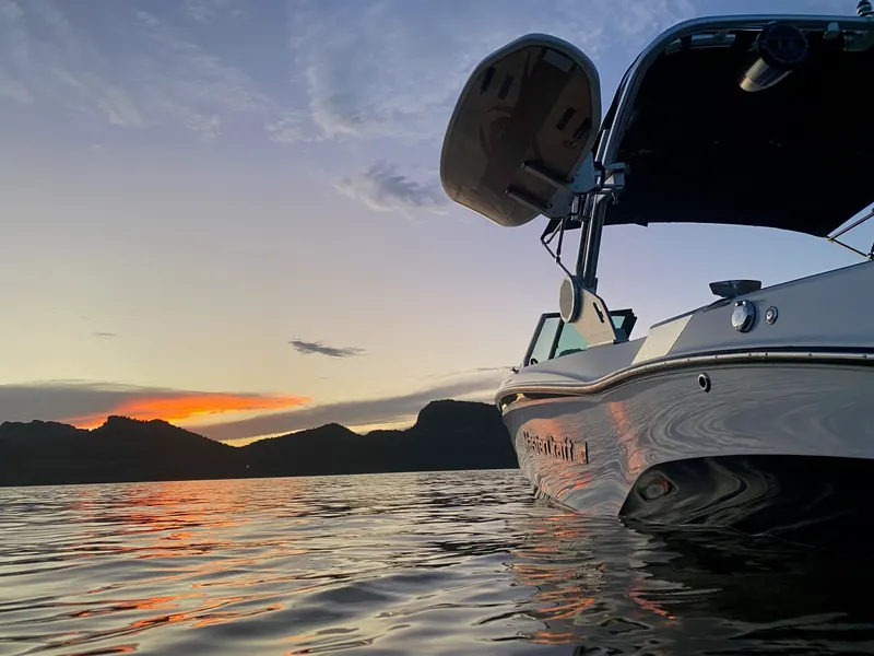 2022 MasterCraft XT22 — photo 1